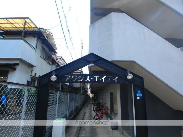 門真市 4階建 築35年の玄関写真