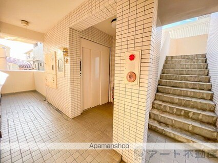 ジョイフル第１小坂[1DK/24.94m2]のエントランス1