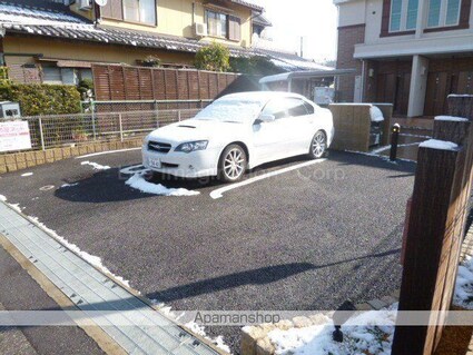 フィネス旭[1R/32.94m2]の駐車場1