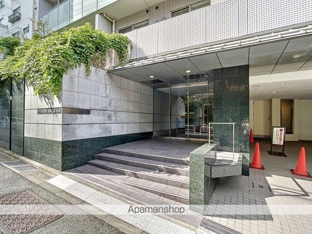YOTSUYA DUPLEX DーRの玄関写真