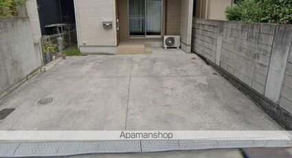 伏石町借家[3LDK/76.38m2]の駐車場