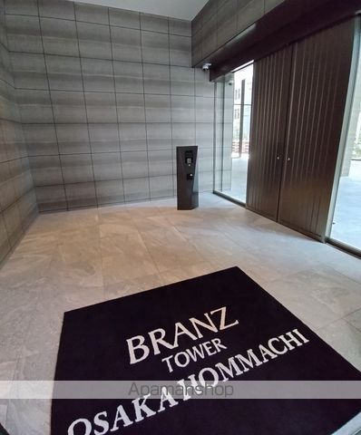 ブランズタワー大阪本町の玄関写真