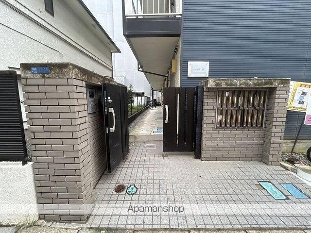レオパレスシェモアIIIの玄関写真