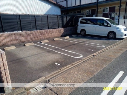 レオパレス京田[1K/19.87m2]の駐車場