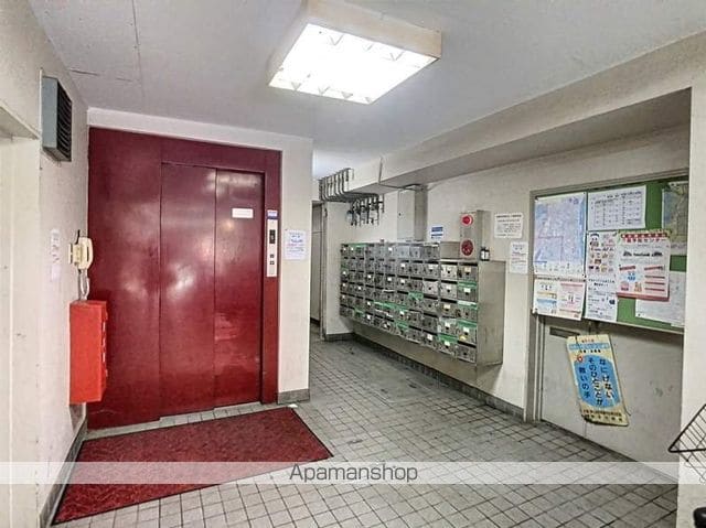 富田町共同ビルの玄関写真