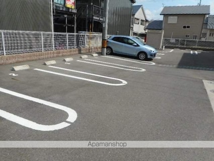 ルピエ中島[1K/31.77m2]の駐車場2