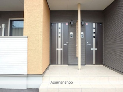 トリニティ岩村田　Ⅱ[2LDK/56.68m2]のエントランス1