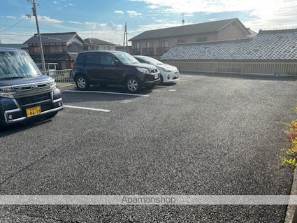 滋賀県東近江市市子殿町[1LDK/36.7m2]の駐車場1