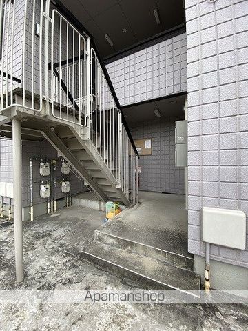 ヴァンベール B棟の玄関写真