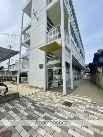 レオパレスマツヤの玄関写真