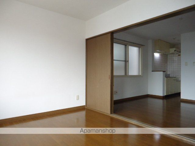 シャネル月寒の内装写真
