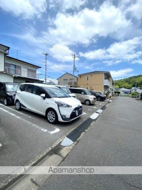 和歌山県和歌山市神前[1LDK/45.13m2]の駐車場2