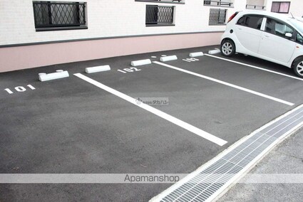 アトリア　Ｄ[1K/26.3m2]の駐車場