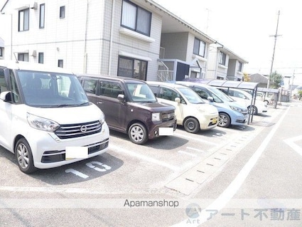 シャトレー安井　Ｂ棟[2LDK/58.79m2]の駐車場1