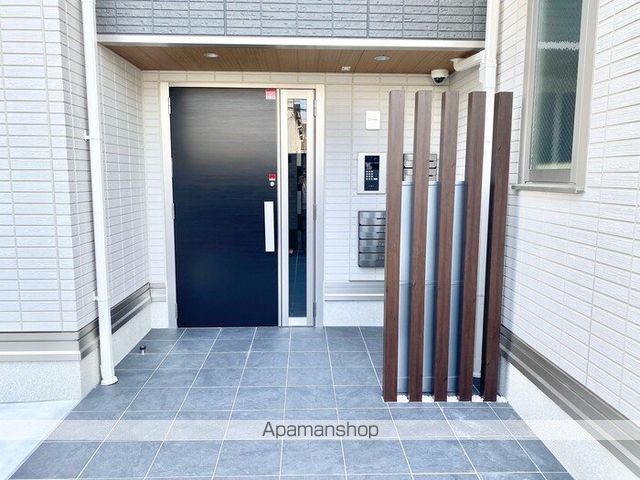 CELESTEB棟の玄関写真