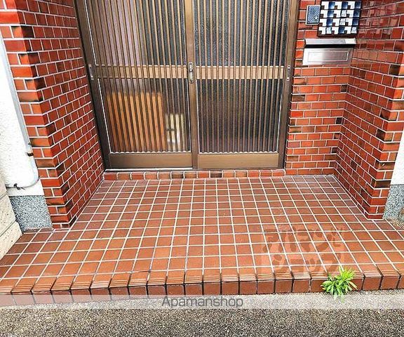 プチハウス等持院の玄関写真