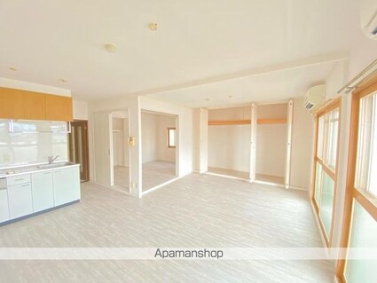 クリスタルパレス[2LDK/61.75m2]のリビング・居間