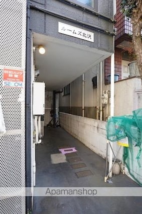 ルームズ北沢[1R/11.05m2]のエントランス