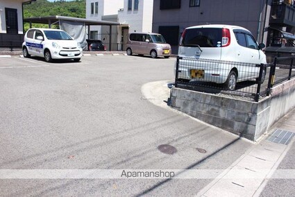 ヴォーヌングヒラハラ[2DK/48.86m2]の駐車場3