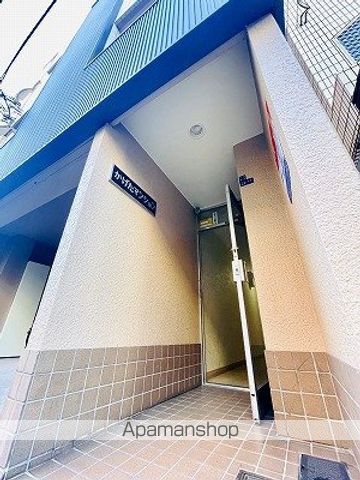 かげたマンションの玄関写真