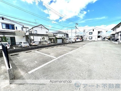 フレグランス新居　Ｂ棟[3DK/54.34m2]の駐車場3