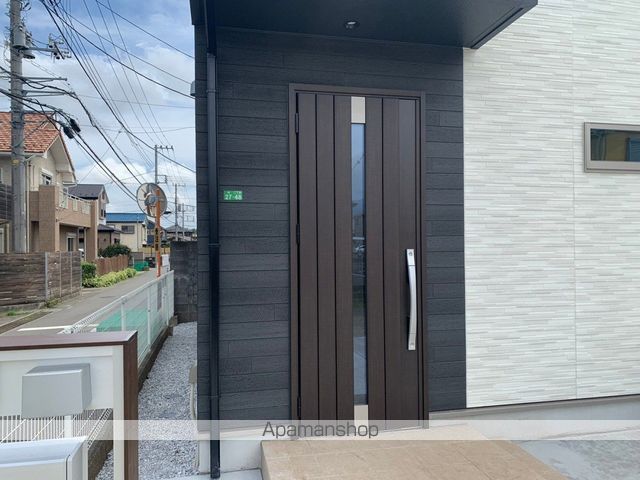 厚木市 2階建 築5年の玄関写真