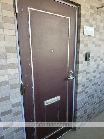 ヴェルサーリオ瀬川の玄関写真