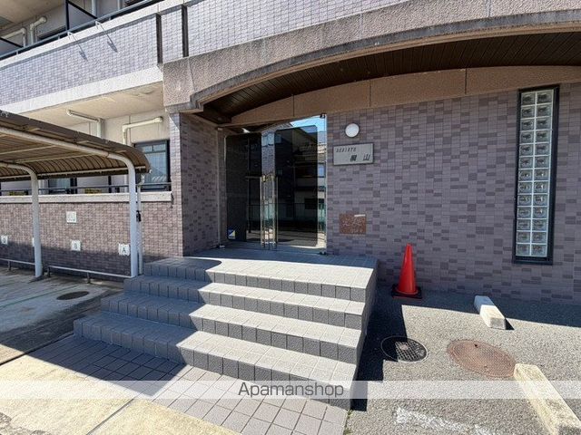 リバース桐山の玄関写真