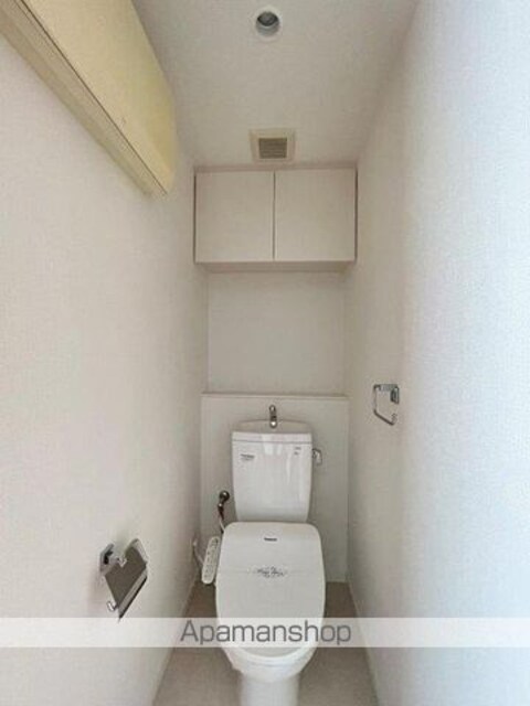 ラクアスレジデンス東新宿[1K/23.6m2]のトイレ