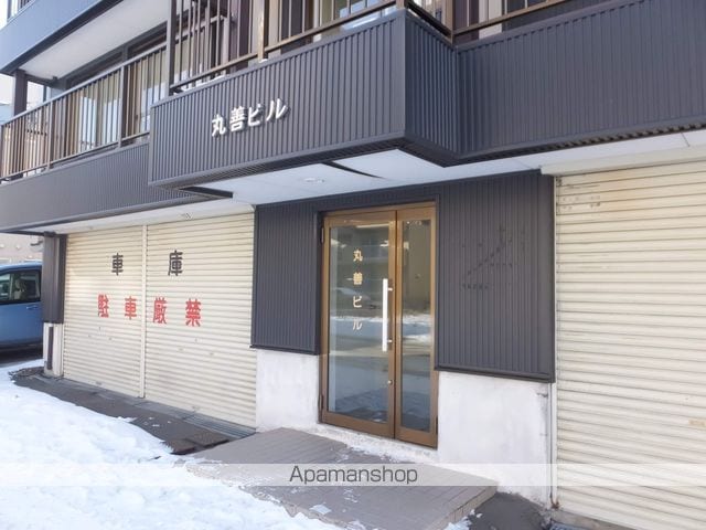 丸善ビルの玄関写真