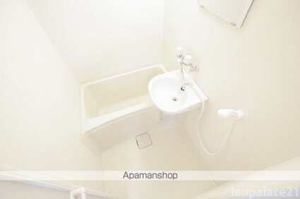 レオパレスＦＵＪＩＳＡＫＩ[1K/23.18m2]の玄関2