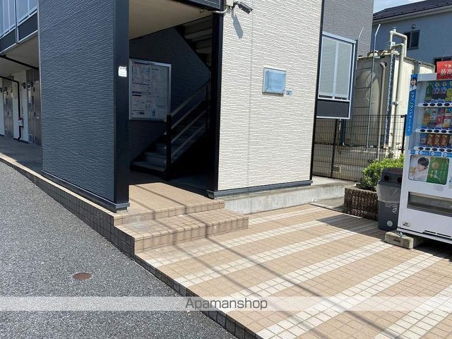 レオパレスアゼリアカーサの玄関写真
