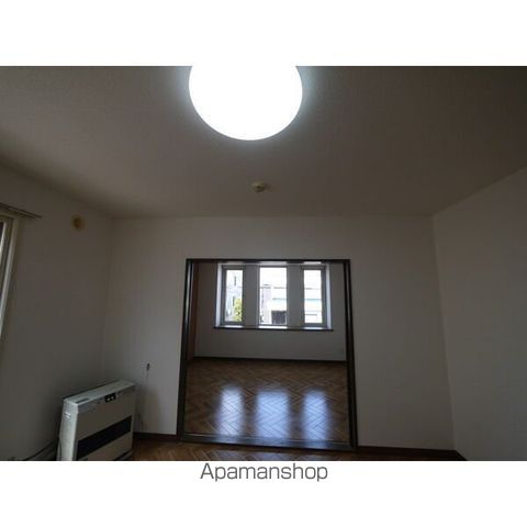 シャネル月寒の内装写真