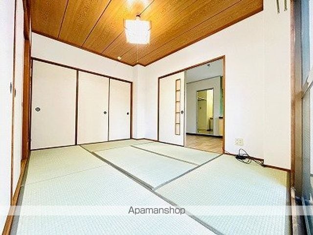 シャトル中宮の内装写真