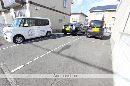 香川県高松市屋島西町[3LDK/84.06m2]の駐車場
