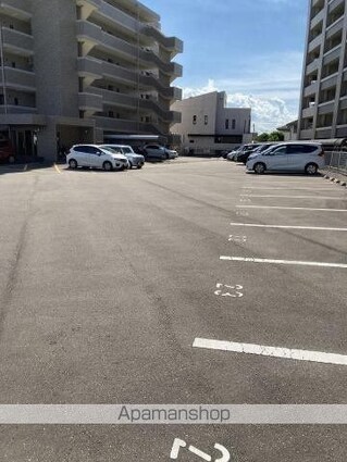 シャルム和知川原[2LDK/58.32m2]の駐車場