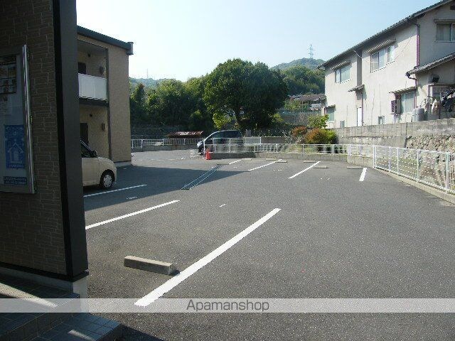 レオパレスひいらぎⅤ[1K/31.05m2]の駐車場2