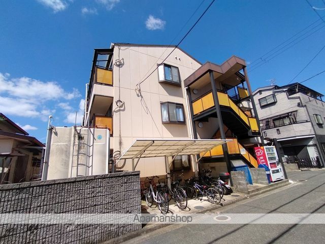 楽友コーポ1号館の外観写真