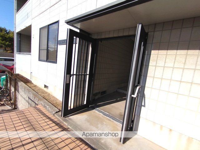 クレール香里ヶ丘の玄関写真