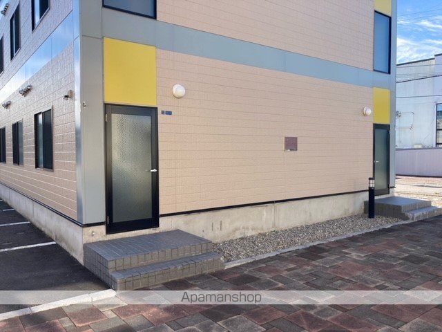 レオパレステツ壱番館の玄関写真