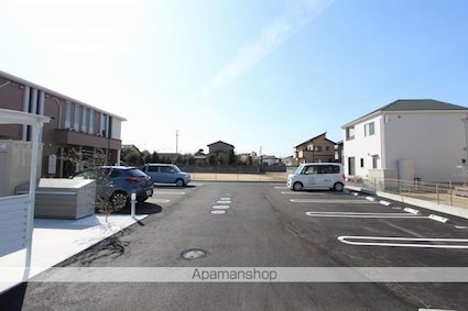 プルンバーゴ　[1LDK/42.82m2]の駐車場