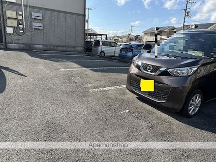 パルティール[1R/27.37m2]の駐車場