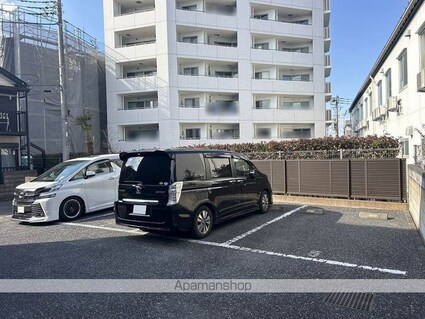 レオパレスラーク[1K/19.87m2]の駐車場1
