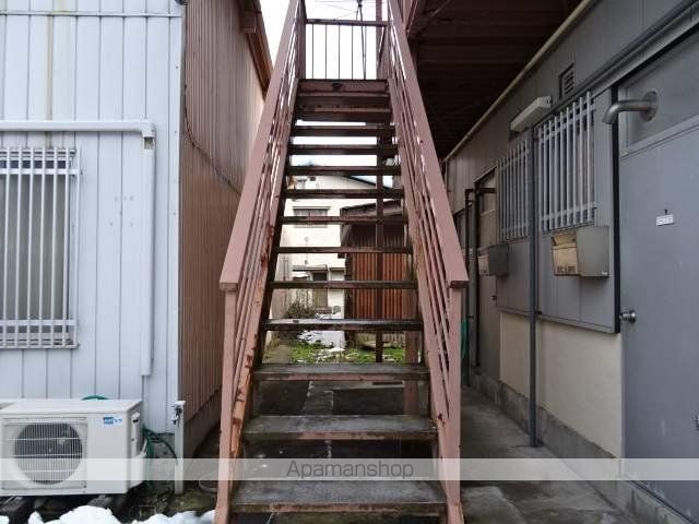 さつきアパートの玄関写真