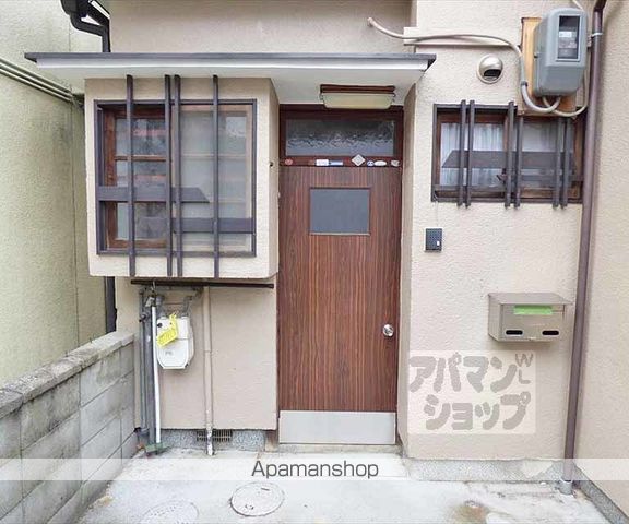 叡山電鉄 一乗寺駅 徒歩8分 2階建 築58年の玄関写真