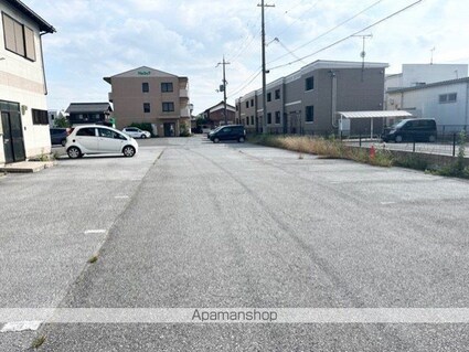 滋賀県彦根市平田町[2LDK/56.7m2]の駐車場3