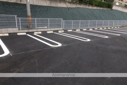 ロイジェントパークス富久山　Ｅ[1LDK/32.52m2]の駐車場