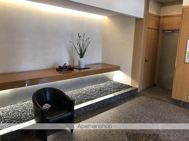 ライズ西堀の玄関写真