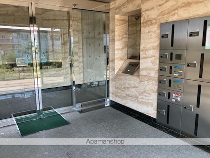 タロックス新居浜[2LDK/64.26m2]のエントランス