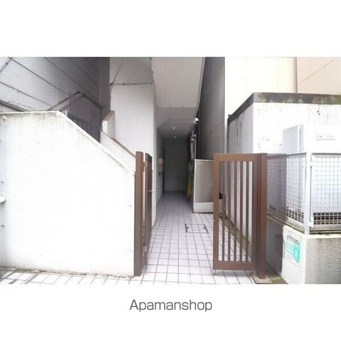 YTUビルの玄関写真